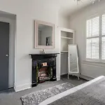 Entire 2-Bedroom House With Garden