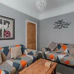 Entire 2-Bedroom House With Garden