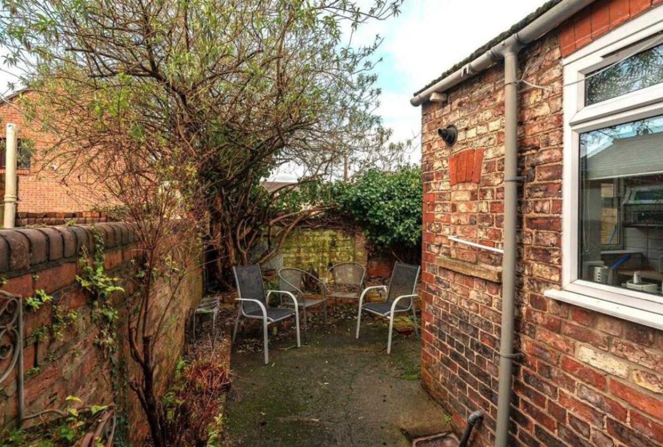 Entire 2-bedroom House With Garden Holiday home York